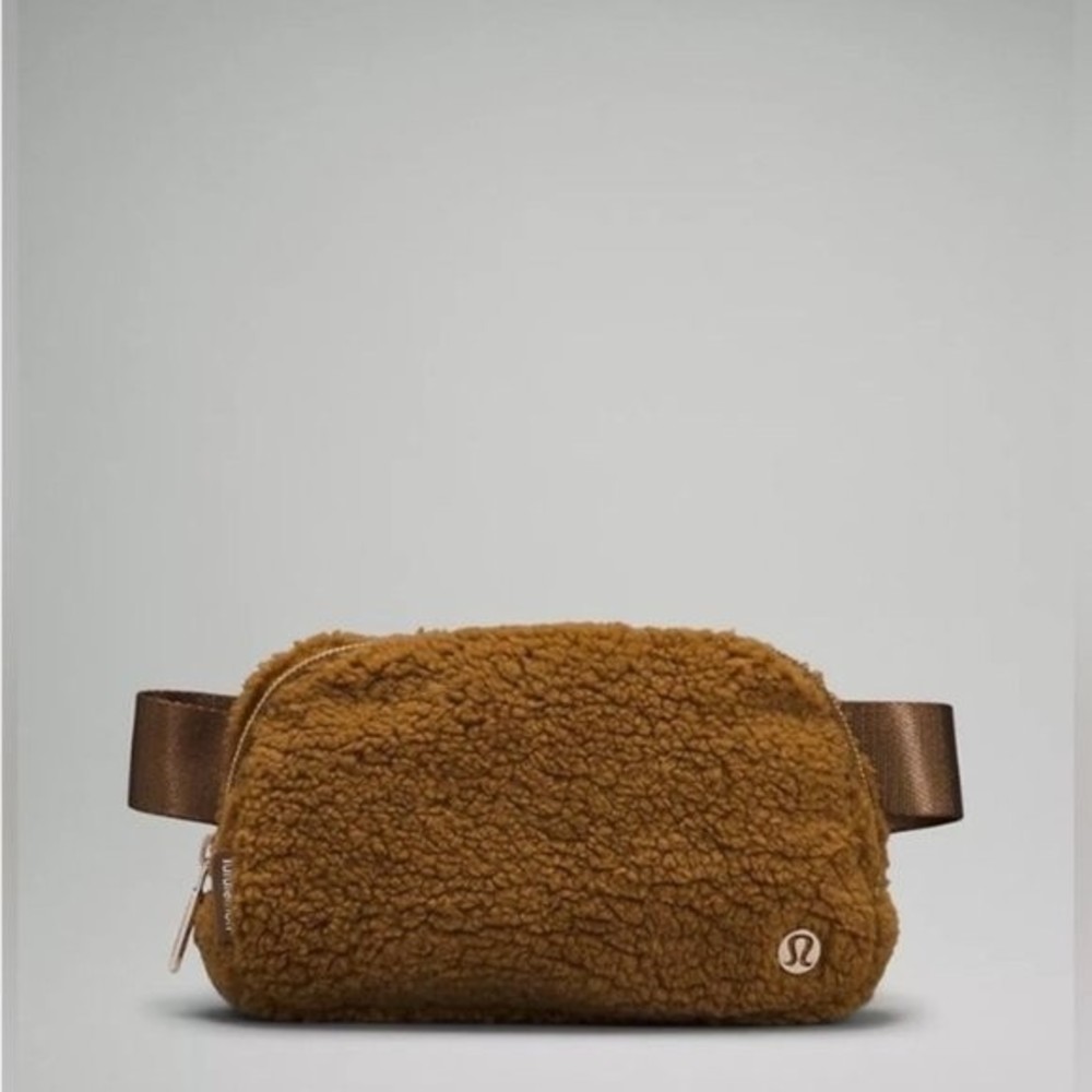 lululemon NWT Everywhere Belt Bag 1L Fleece